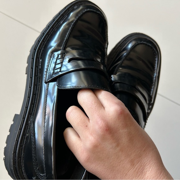 Damaged❗️Massimo Dutti Black Loafers w Track Soles 6.5 36.5 (fits like 7 37) - Picture 8 of 15